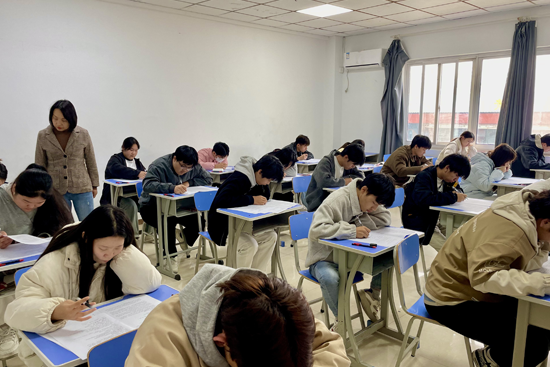 我校三年级月考圆满落幕