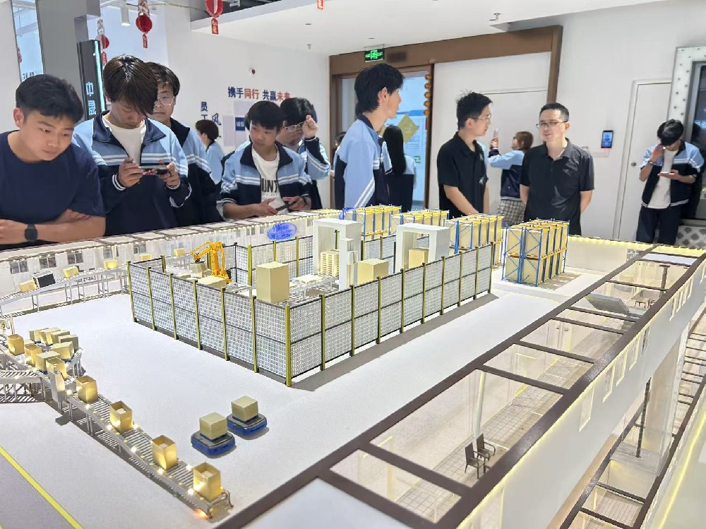 研学践真知，聚力启新程｜我校组织学子走进多家企业开展研学实践活动